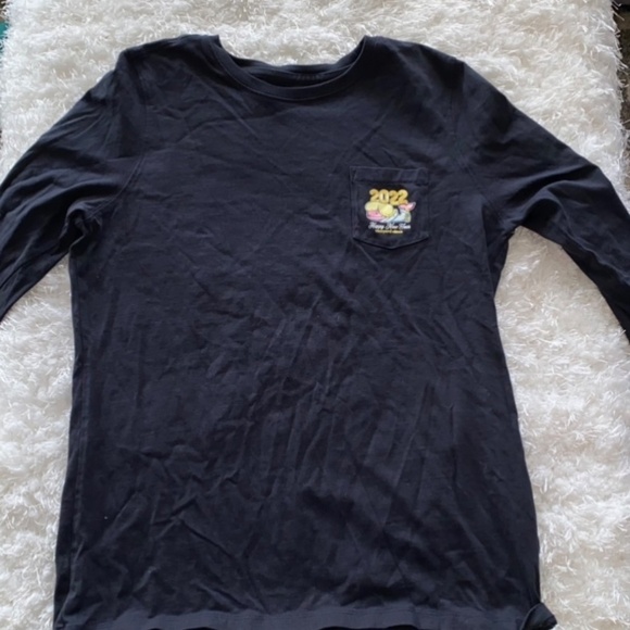 Ladies size small Vineyard Vines New Years 2022 shirt - Picture 4 of 8